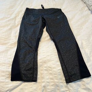 Nike dry fit leggings size small cropped